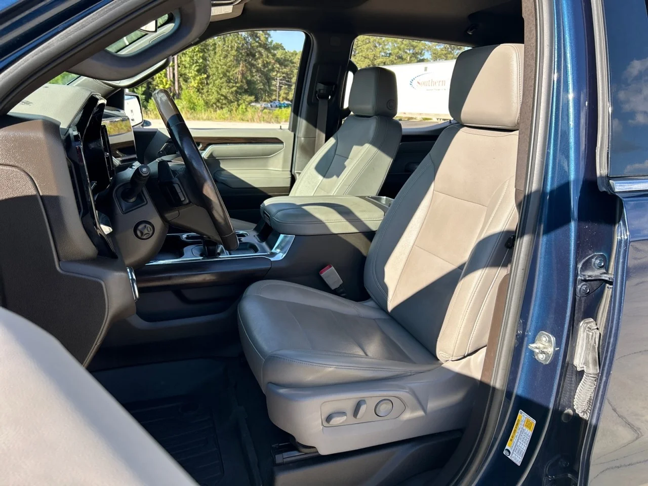 Used 2023 PACIFIC BLUE METALLIC GMC SLT image 19