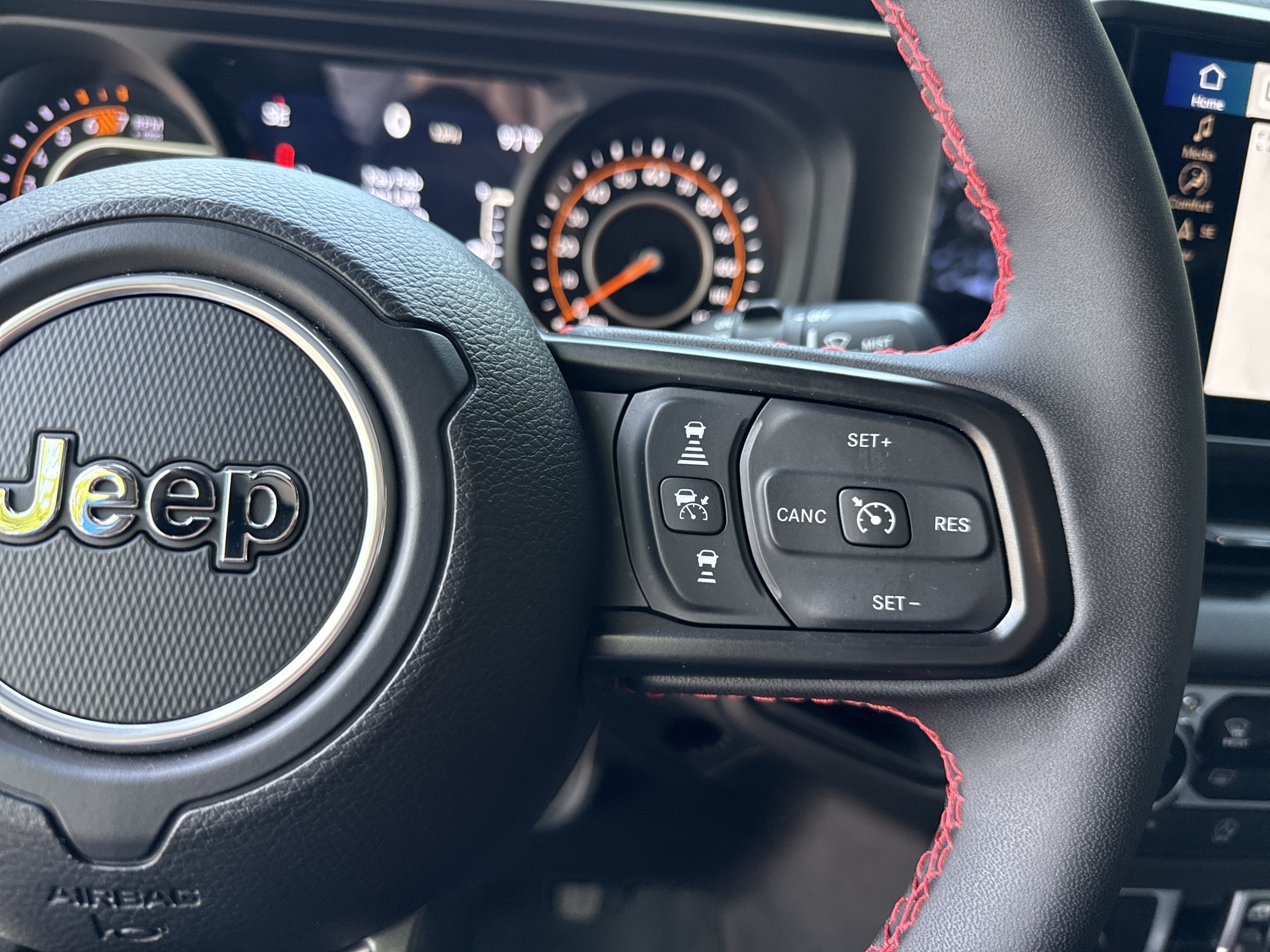 Used 2024 Hydro Blue Pearlcoat Jeep Rubicon X image 27