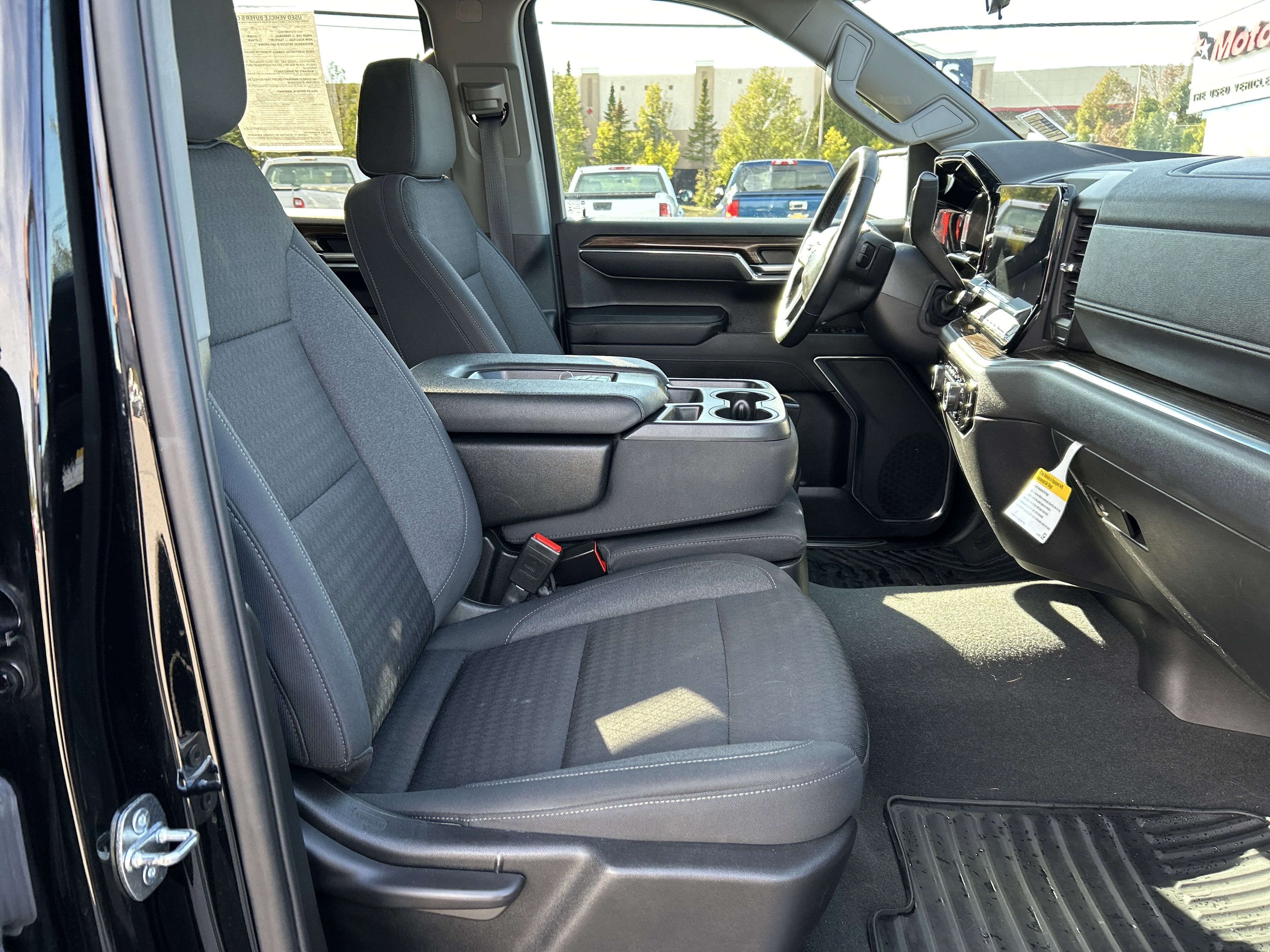 2023 Chevrolet Silverado 1500 LT - Photo 10