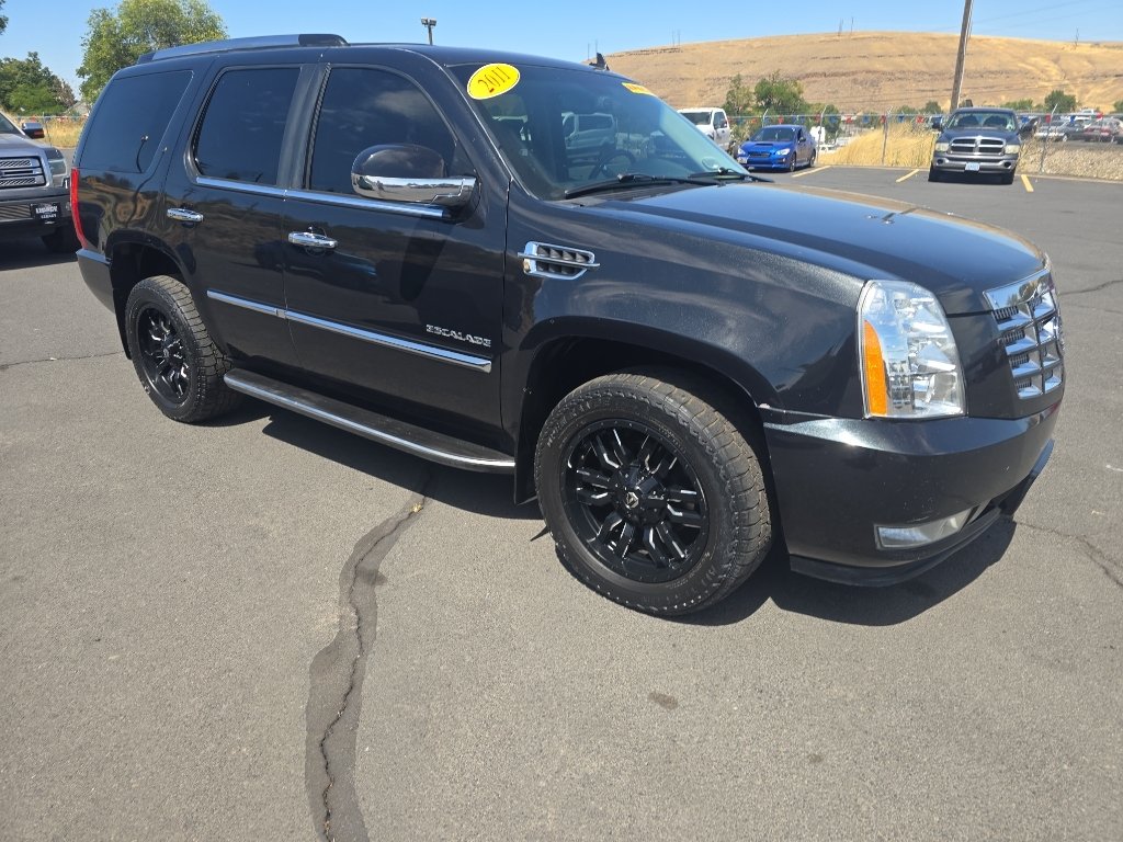 Used 2011 Cadillac Escalade Luxury with VIN 1GYS4BEF1BR216096 for sale in La Grande, OR
