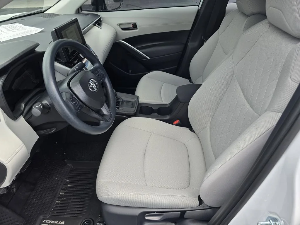 Used 2026 Off-white Toyota L image 9