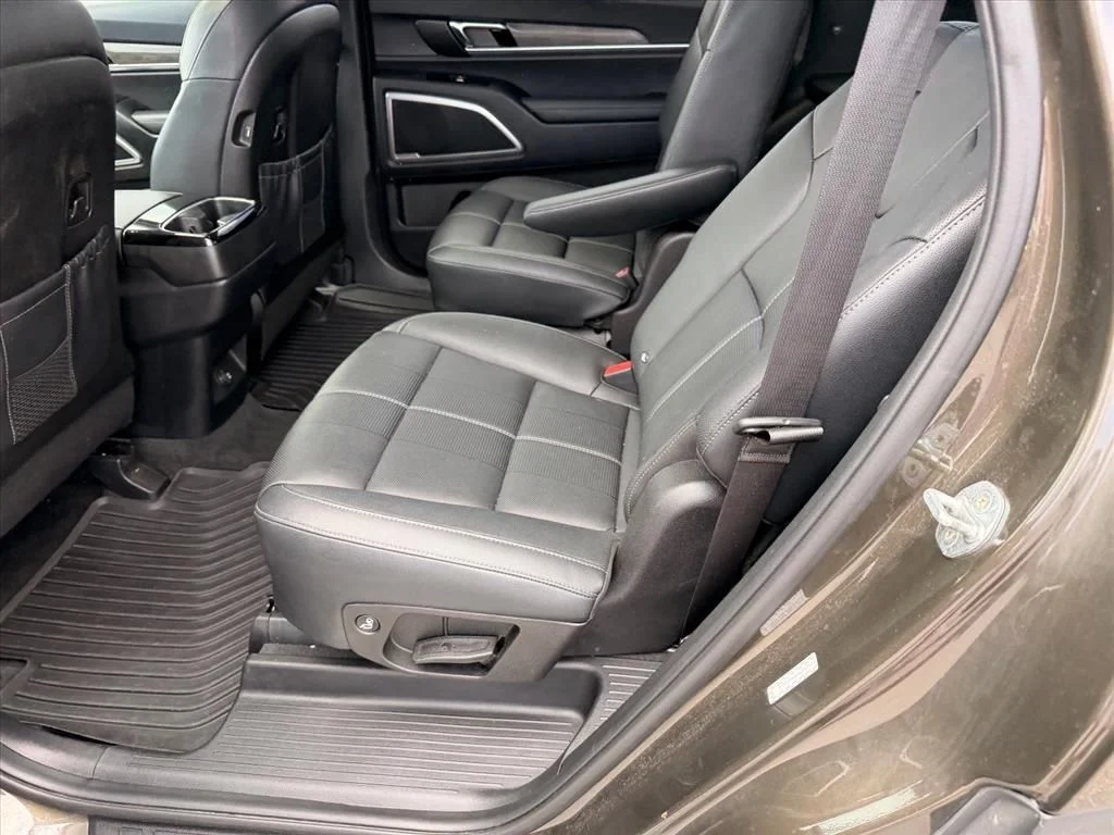 Used 2022 Green Kia EX image 10