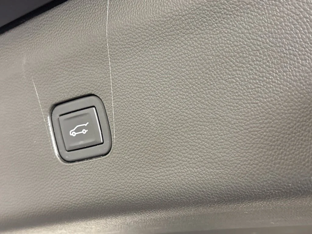 Used 2023 Black Buick Essence image 24