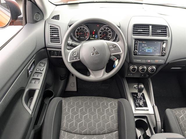 Used 2025  Mitsubishi SE image 16