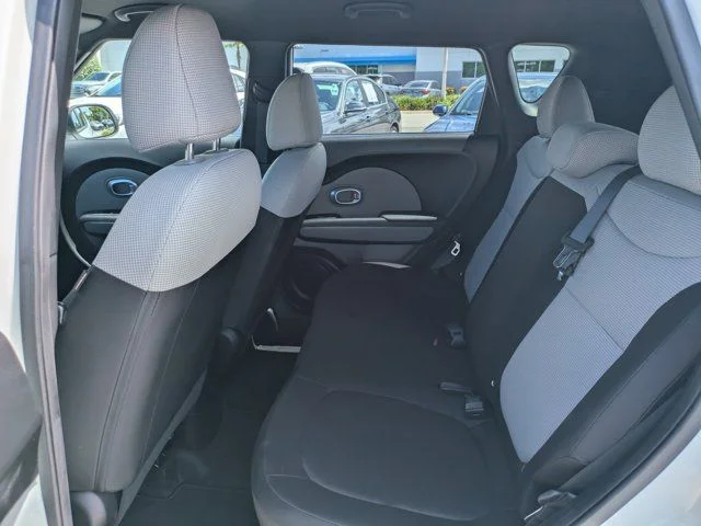 Used 2018 Clear White Kia Base image 13