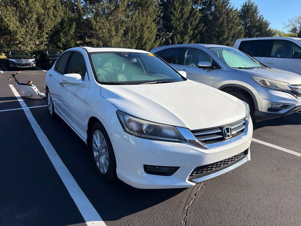 Used 2015 White Orchid Pearl Honda EX-L image 4