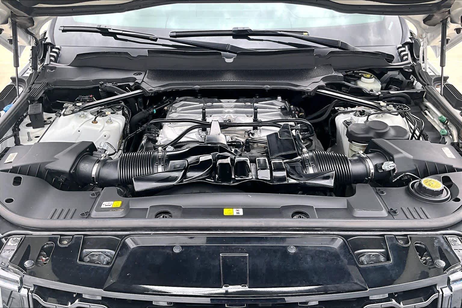 Used 2021 Fuji White Land Rover HSE Dynamic image 30