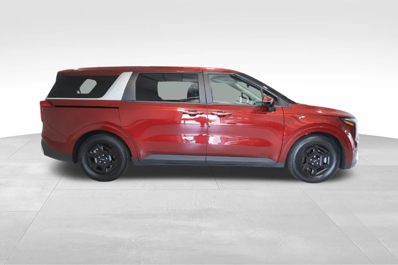 Used 2025 Red Kia LXS image 5