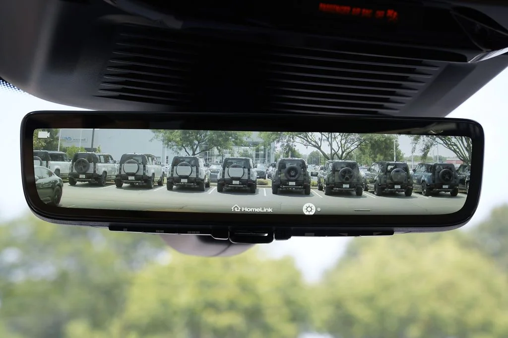 New 2026 Fuji White Land Rover Dynamic SE image 18