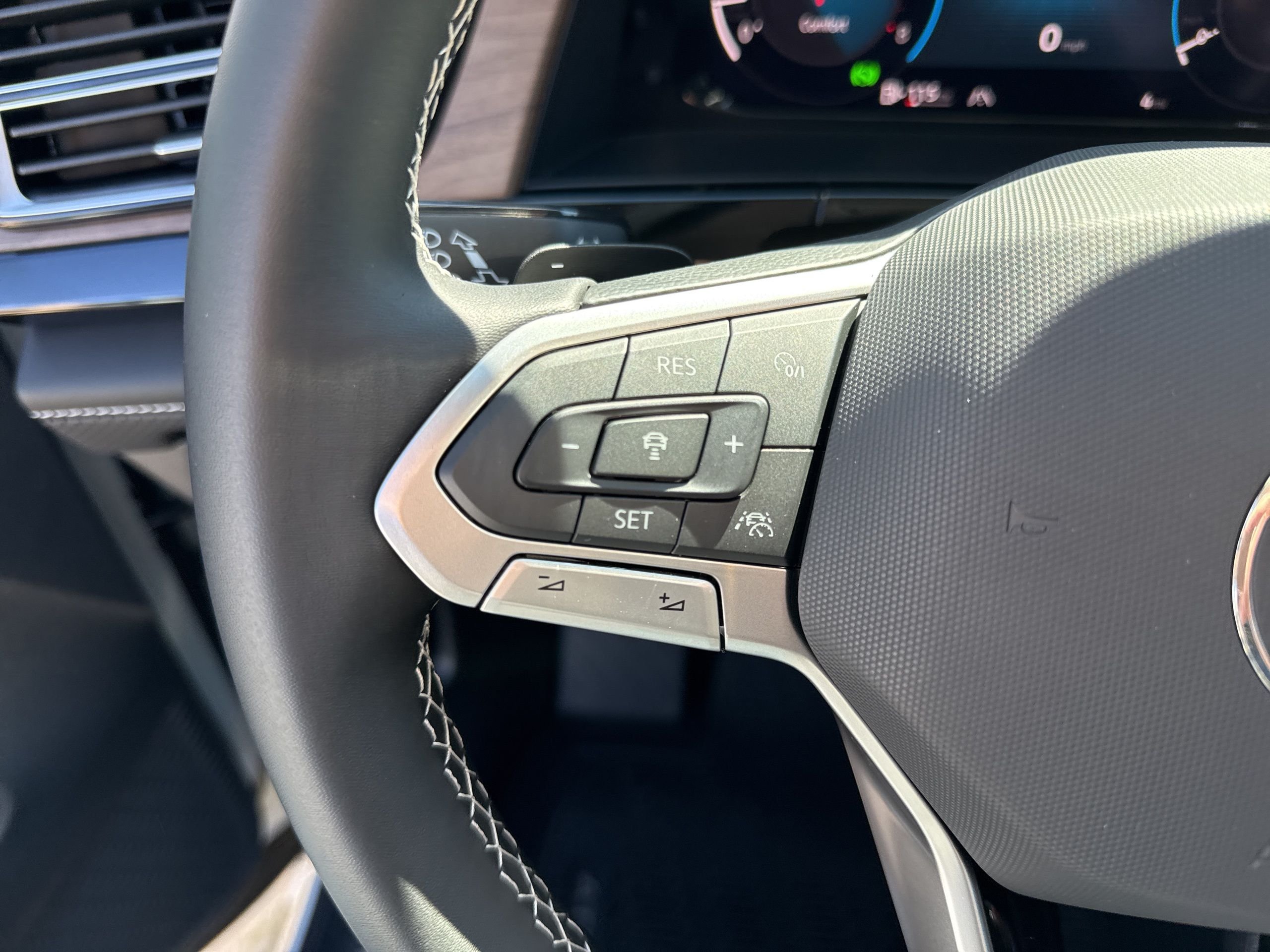 New 2026 White Volkswagen 2.0T SE w/Technology image 12