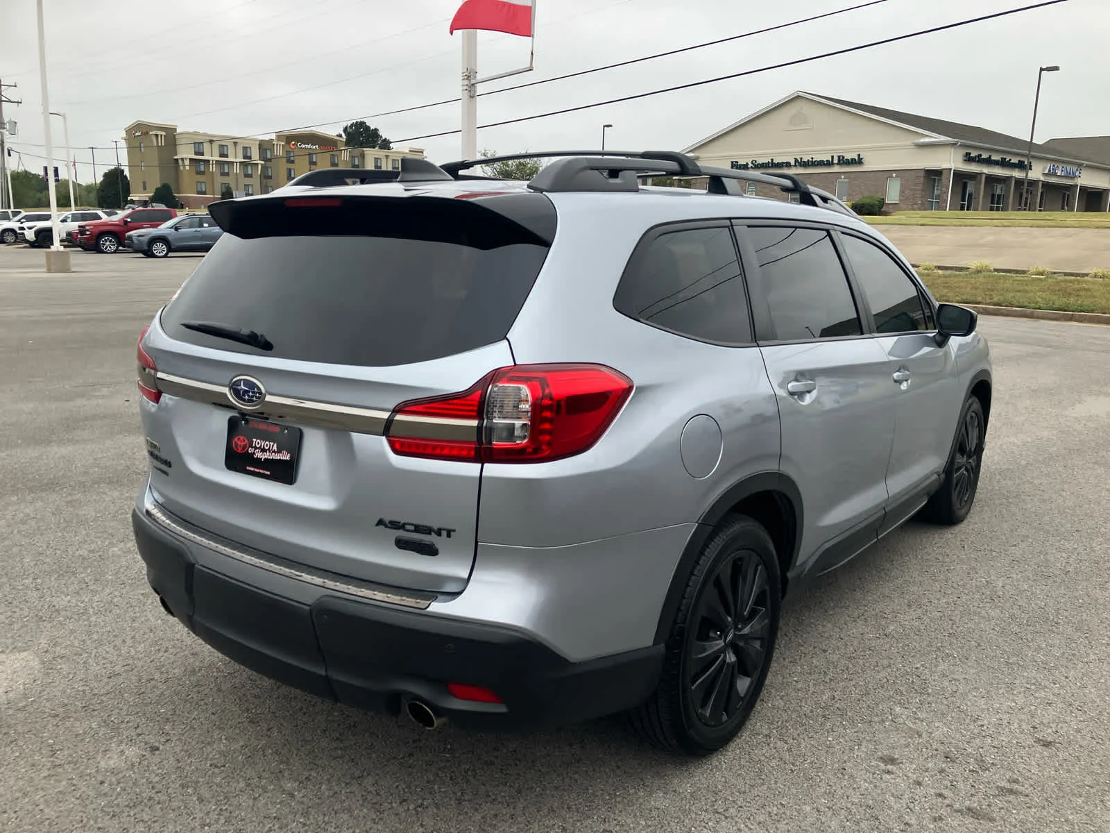 Used 2022 Ice Silver Metallic Subaru Onyx Edition image 7