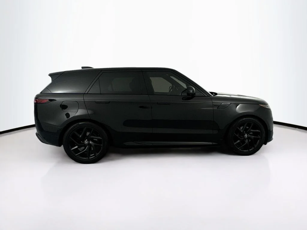 Used 2024 Black Land Rover Dynamic SE image 4