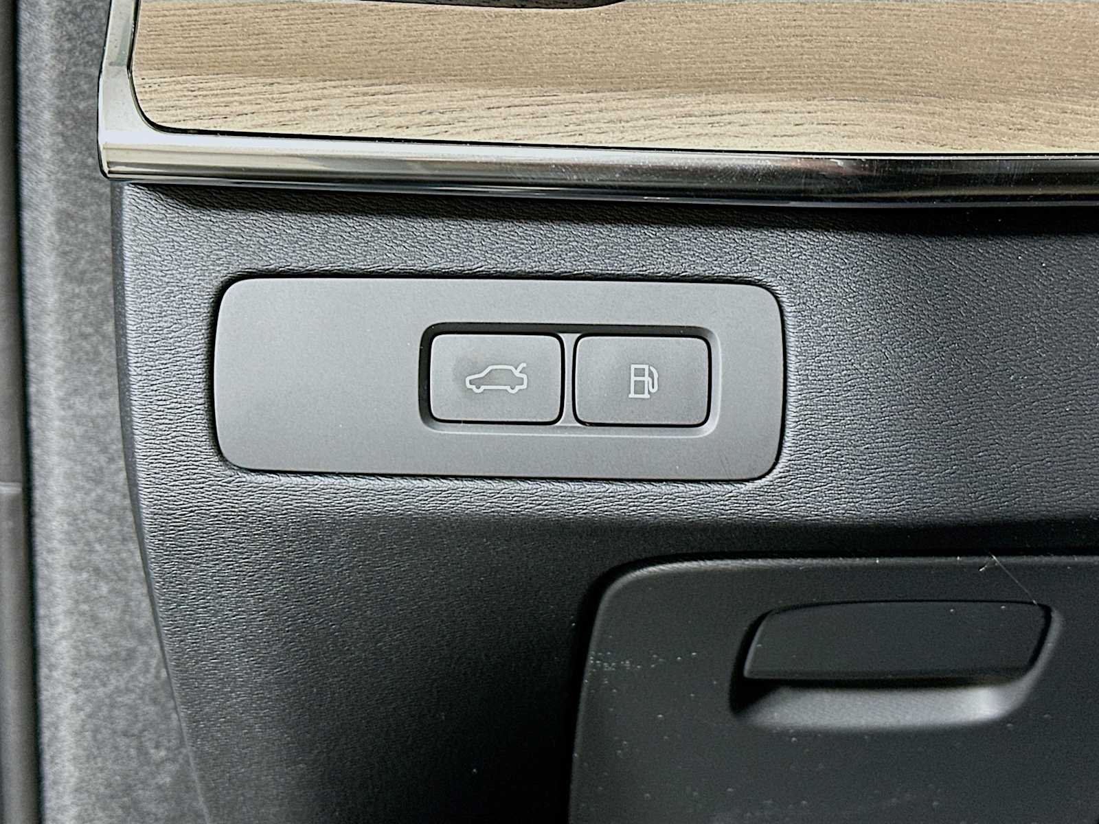 New 2026 Vapour Grey Volvo Plus image 10