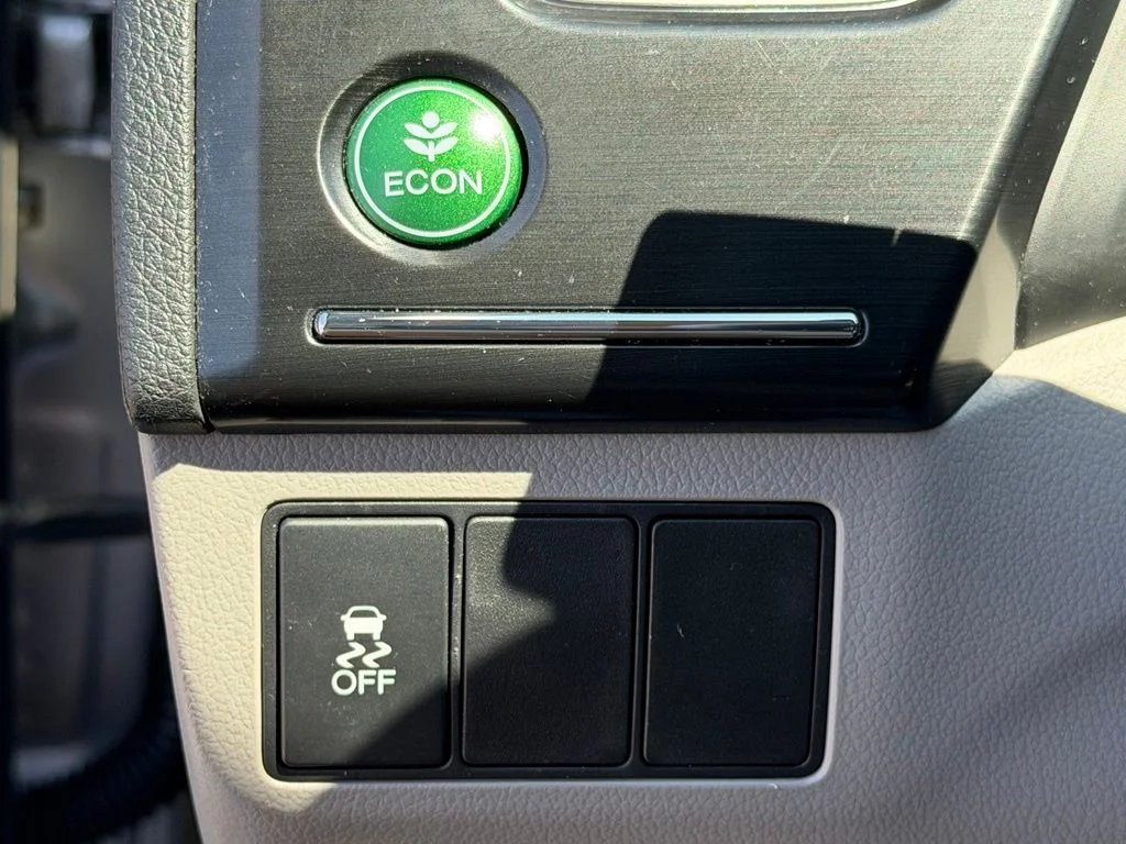 Used 2013  Honda LX image 13
