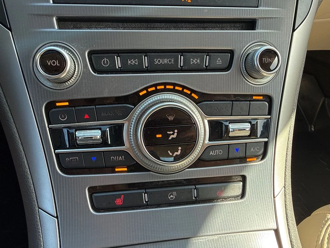 Used 2019  Lincoln Reserve I image 22