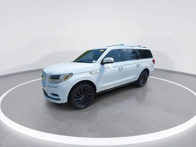 Used 2021 White Lincoln Reserve image 2