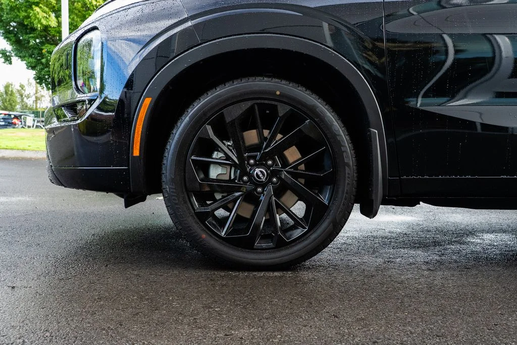 New 2026 Black Nissan Platinum image 7