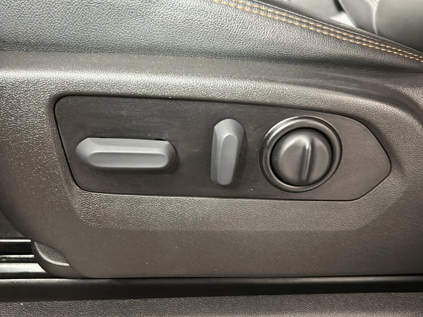Used 2022 Onyx Black GMC AT4 image 16