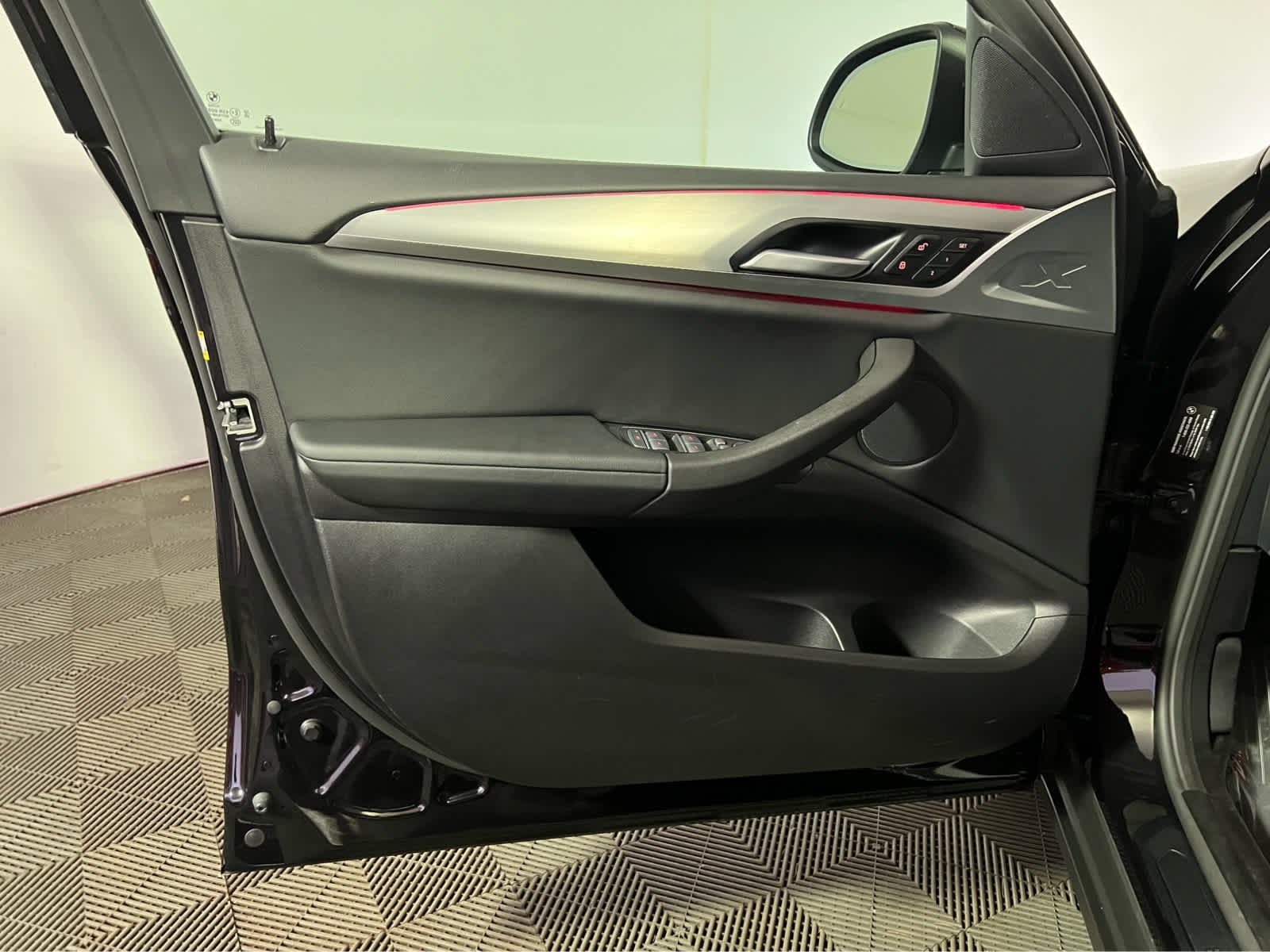 Used 2025 Black Sapphire Metallic BMW xDrive30i image 24