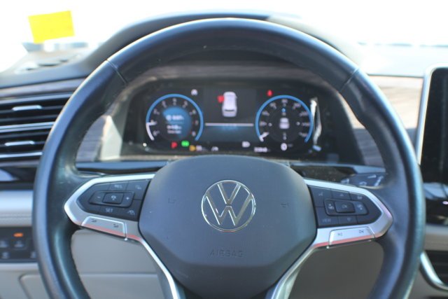Used 2025  Volkswagen 2.0T SEL Premium R-Line image 9