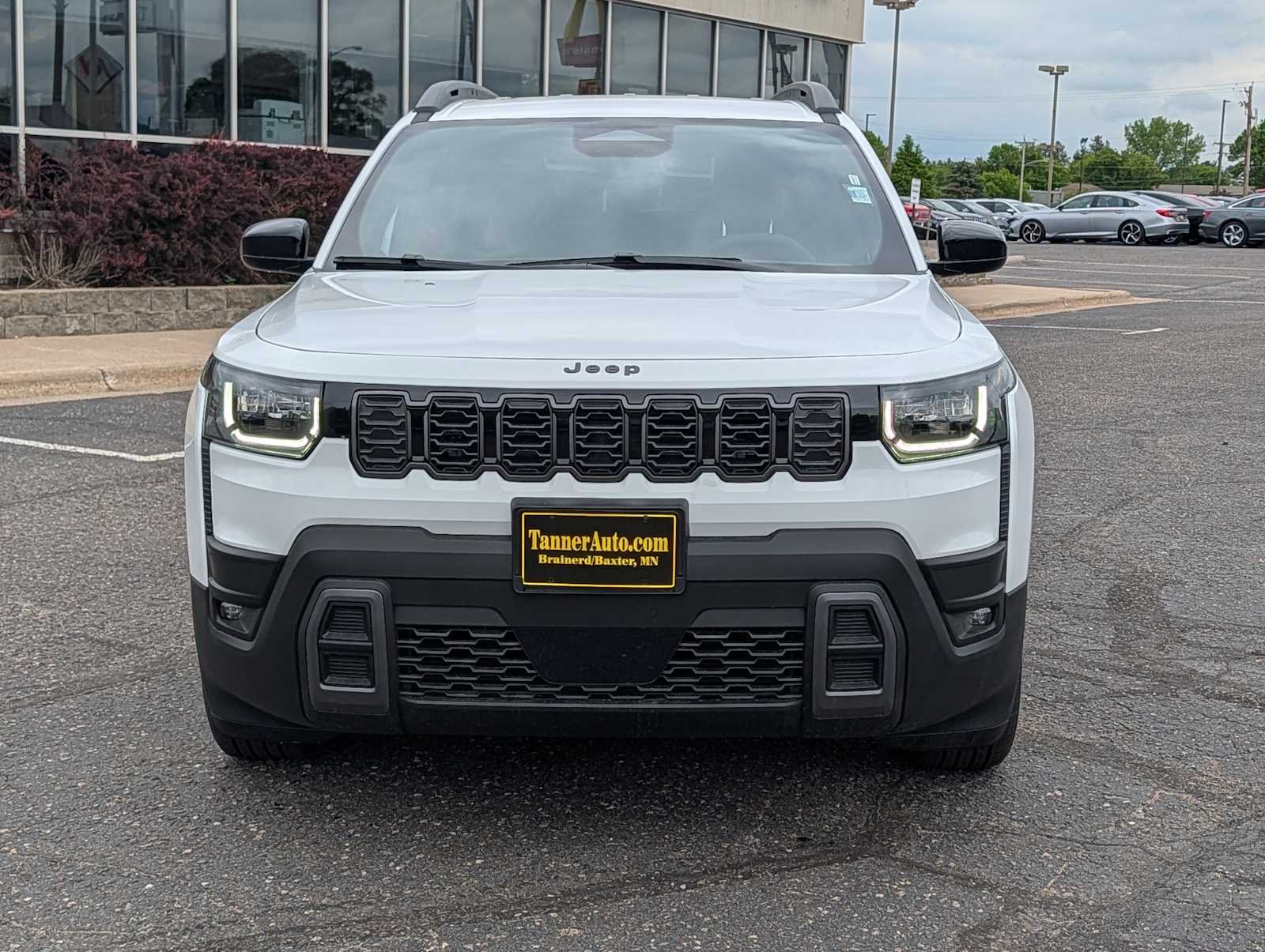 New 2026 Bright White Clear-Coat Exterior Paint Jeep Laredo image 2