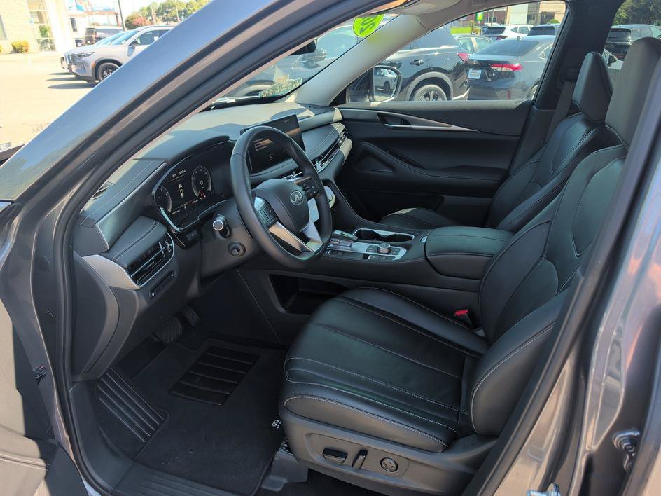 Used 2023 Graphite Shadow INFINITI LUXE image 8
