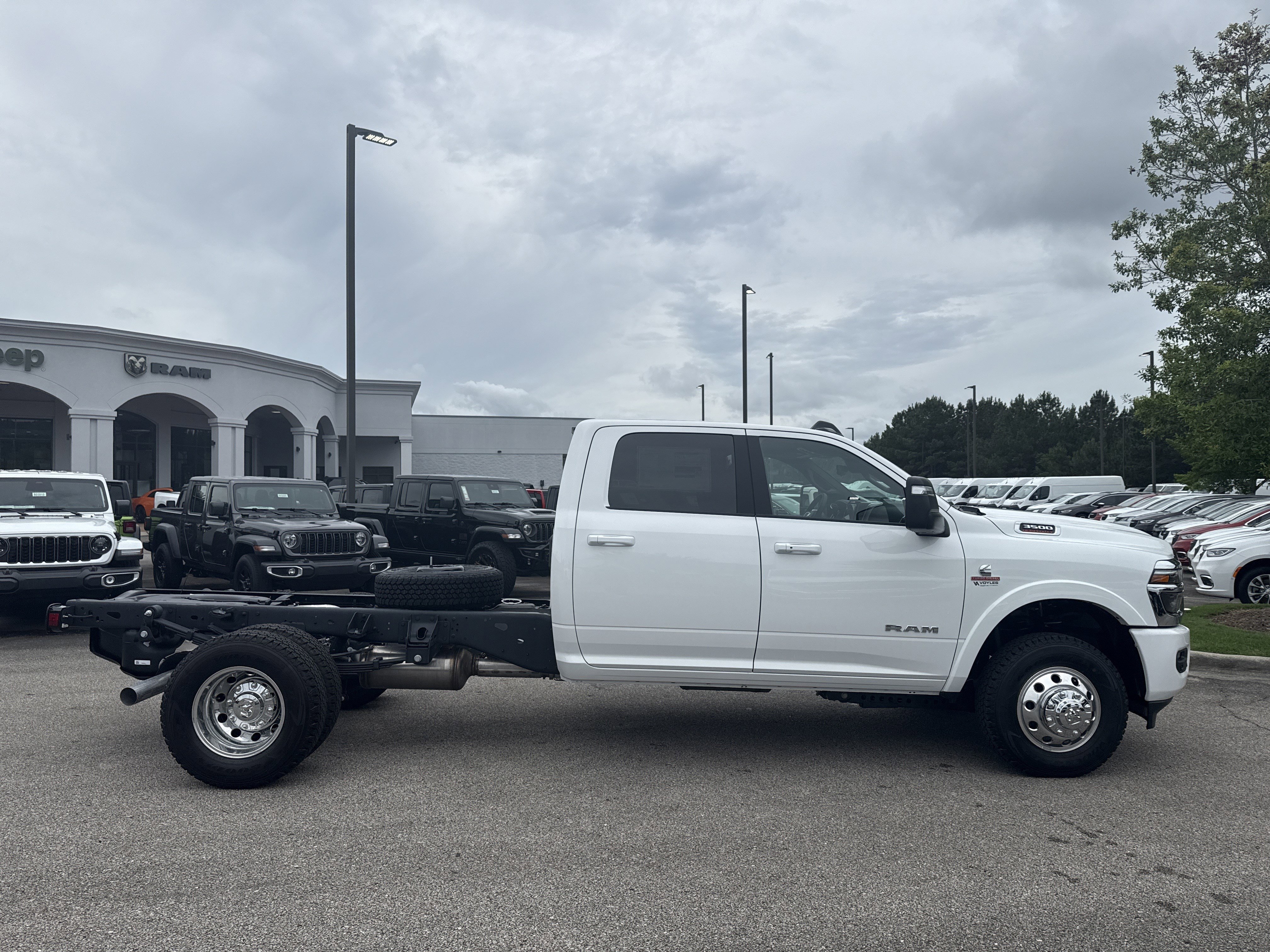 New 2026 Bright White Clearcoat RAM Tradesman image 8