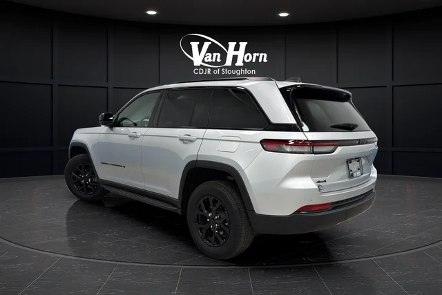 Used 2024 Silver Jeep Altitude X image 5