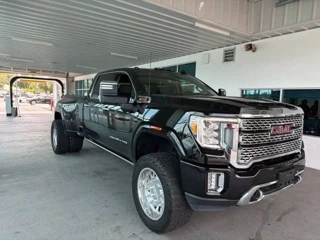 Used 2023 Onyx Black GMC Denali DRW image 10