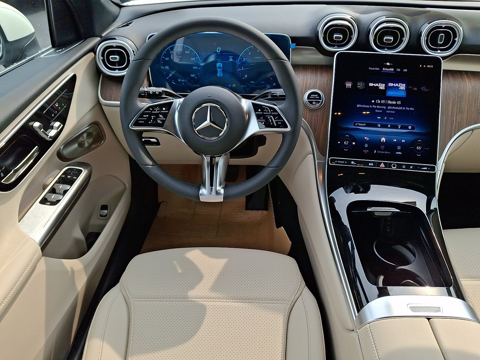 New 2026 Polar White Mercedes-Benz GLC 300 image 32