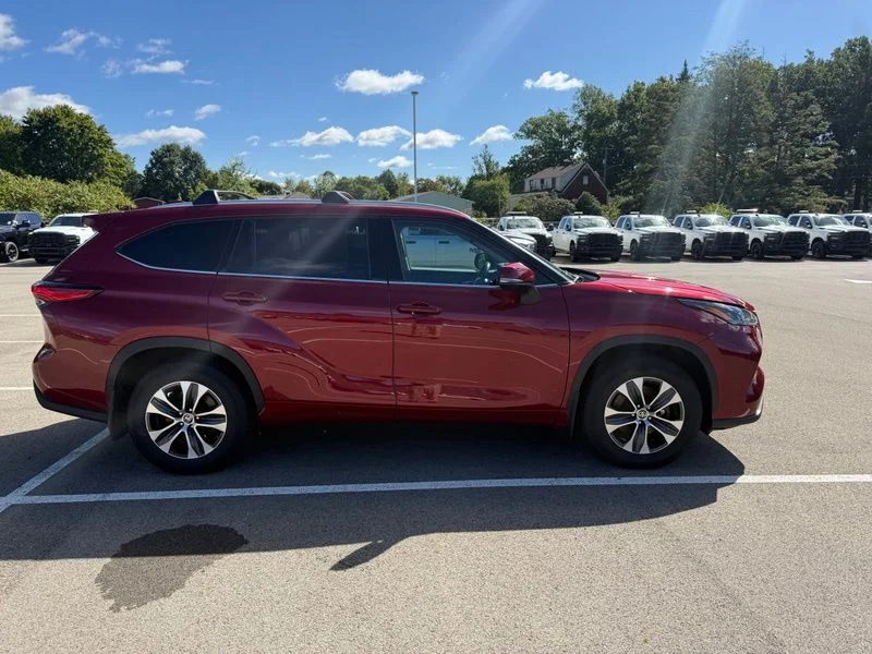 Used 2022 Red Toyota XLE image 15