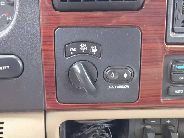 Used 2005  Ford Lariat image 23