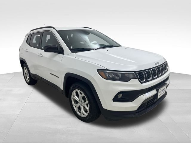 Used 2024 White Jeep Latitude image 7