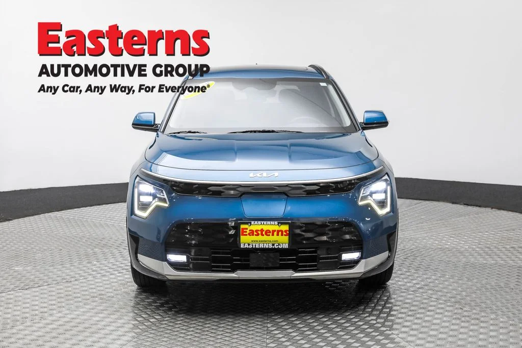 Used 2023 Blue Kia Wave image 2