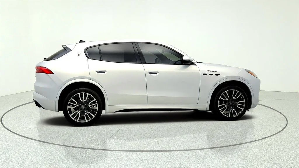 Used 2023 Grigio Cangiante Tri-Coat Maserati Modena AWD w/ Premium Plus Pkg & Full Premium Leather image 4