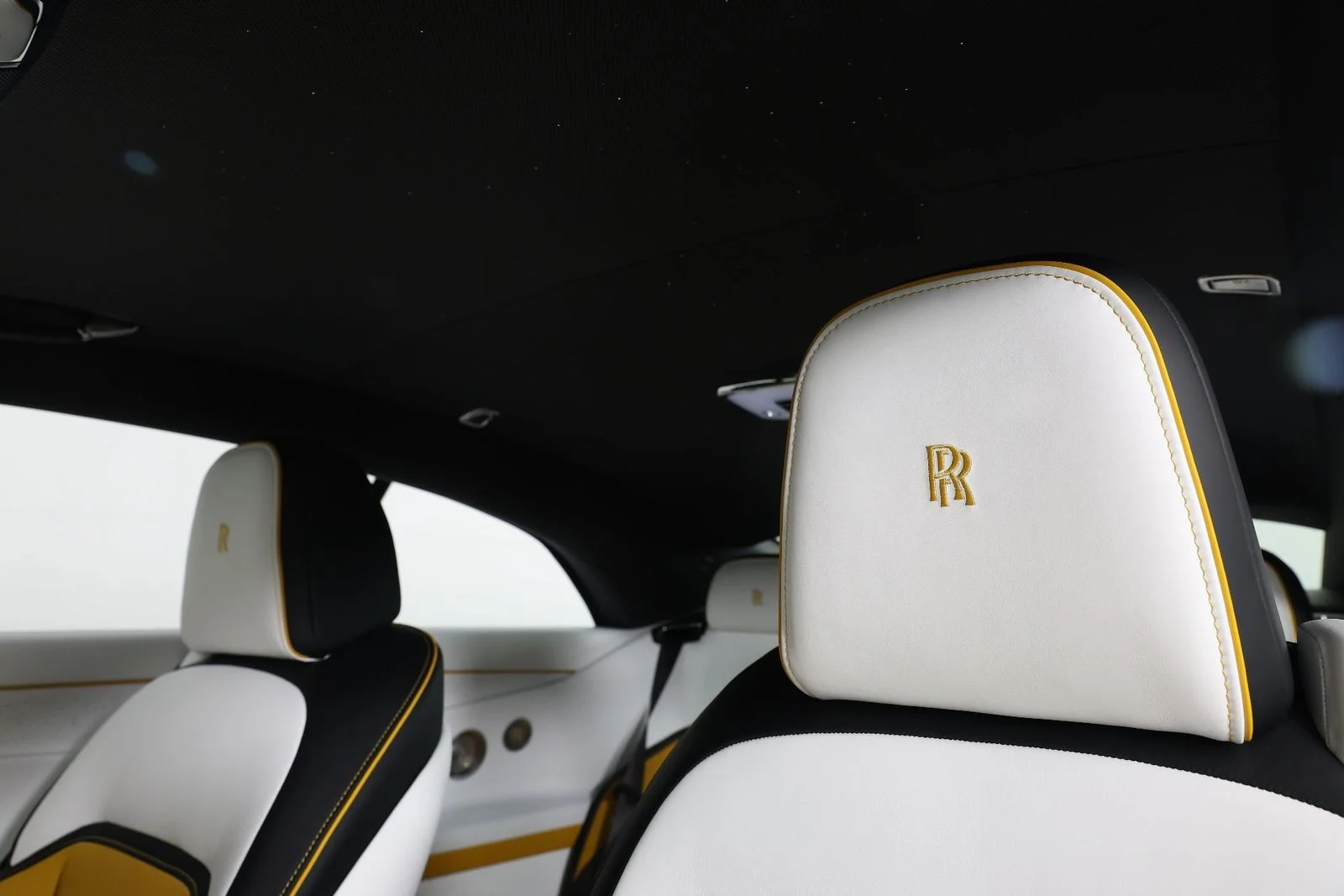 New 2025 Arctic White Rolls-Royce Black Badge image 32