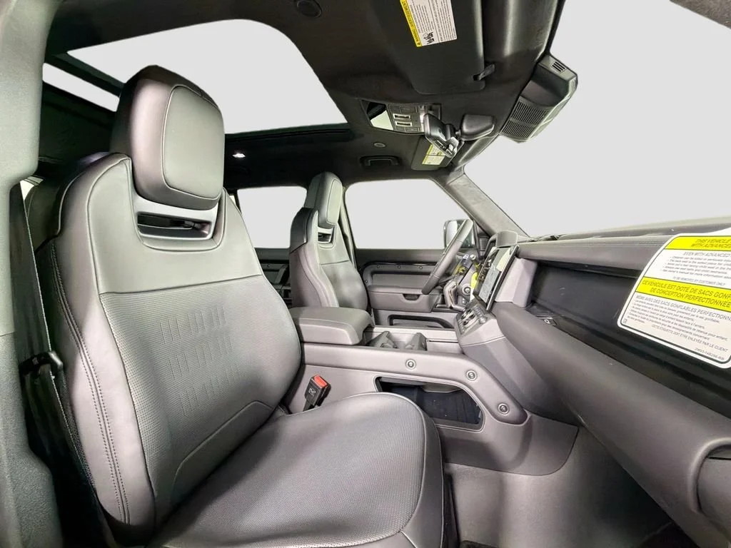 2026 Land Rover Defender OCTA Black - Photo 30