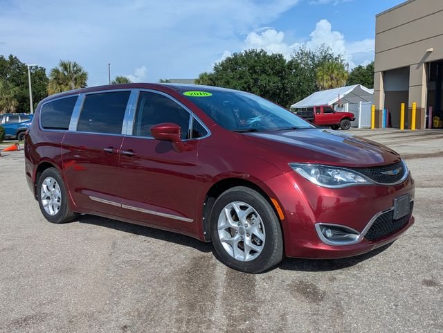 2018 Chrysler Pacifica Touring Plus's photo