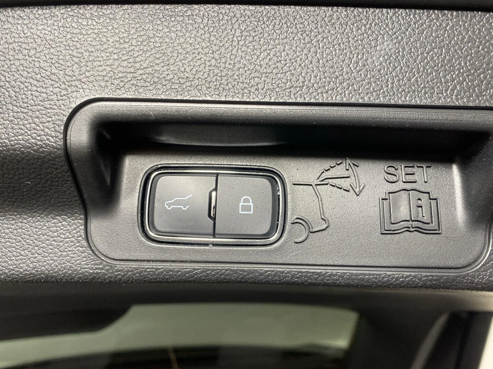 Used 2023 Iconic Silver Ford XLT image 28