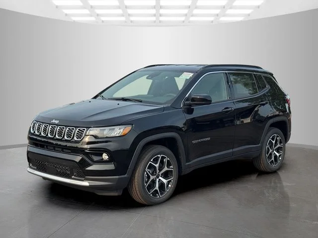 New 2026 Diamond Black Crystal Pearl-Coat Exterior Paint Jeep Limited image 3