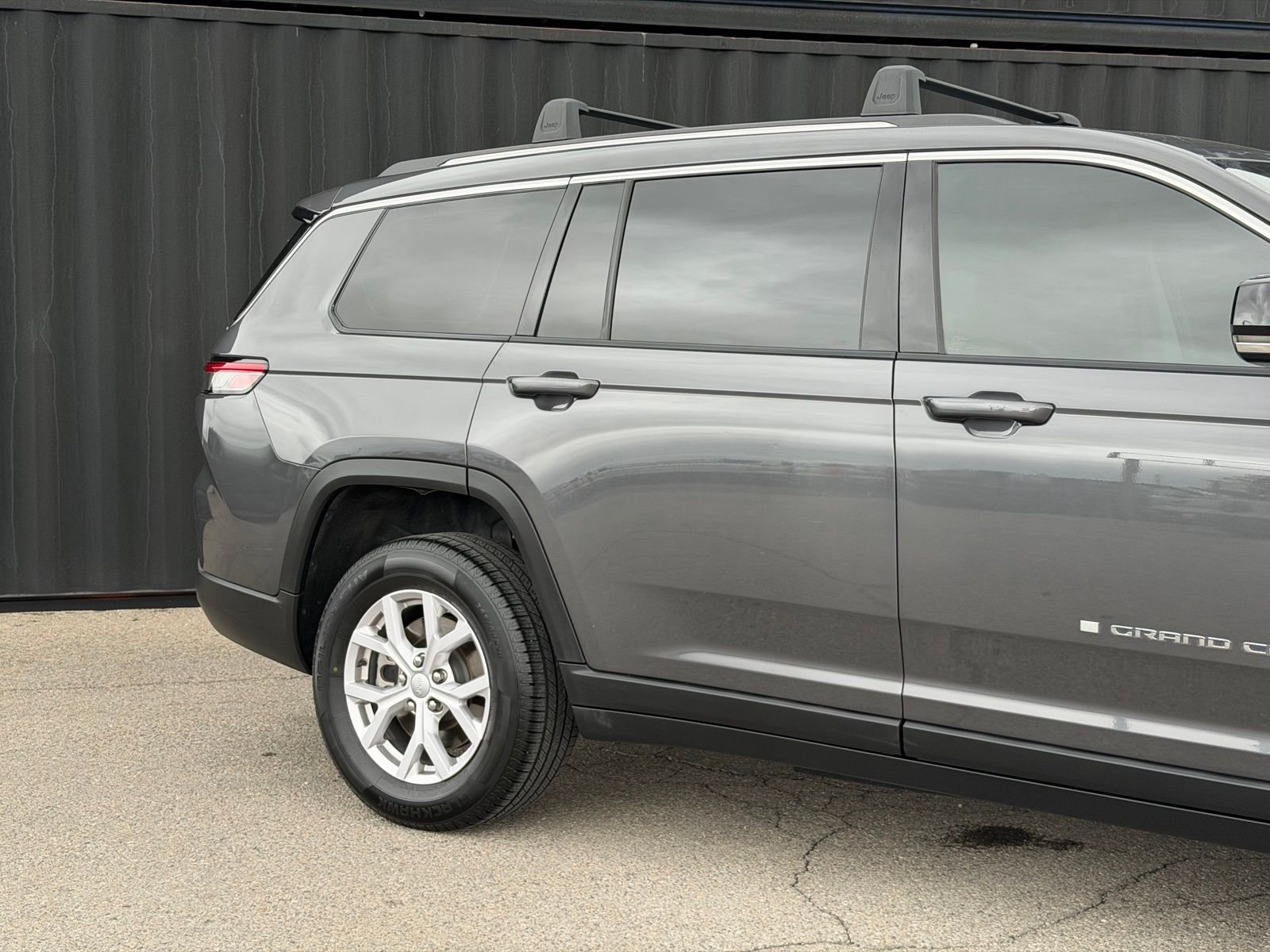 View vehicle photo 5
