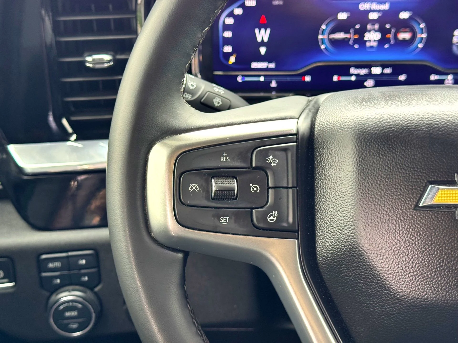 Used 2025 Summit White Chevrolet LTZ image 26
