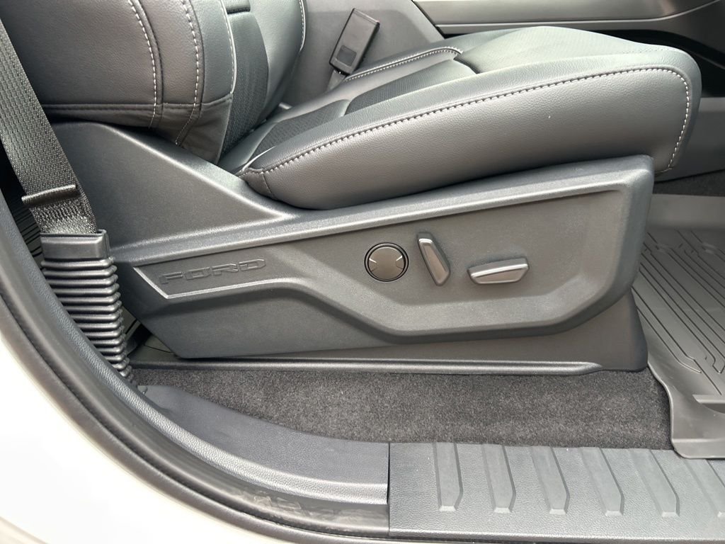 New 2026 Oxford White Ford Lariat image 47