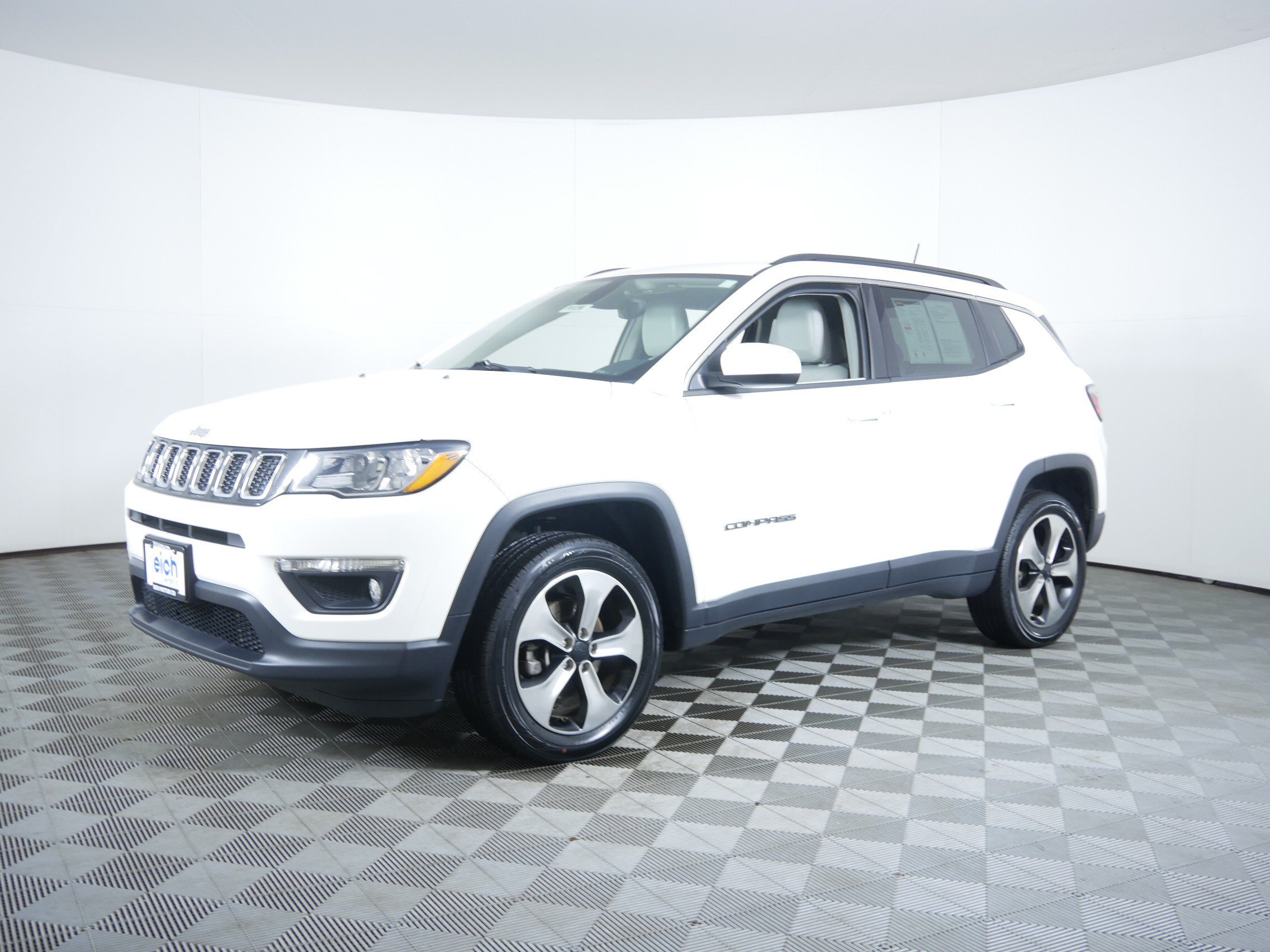 Used 2017 White Clearcoat Jeep Latitude image 3