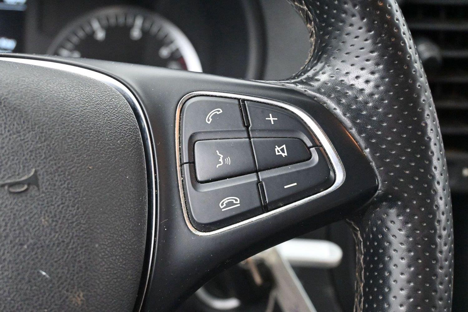 Used 2016 Arctic White Mercedes-Benz RWD 126" image 18