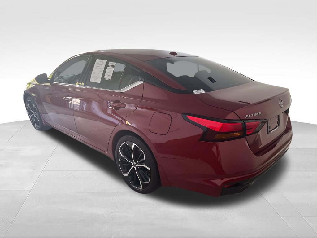 Used 2025 Red Nissan 2.5 SR image 3