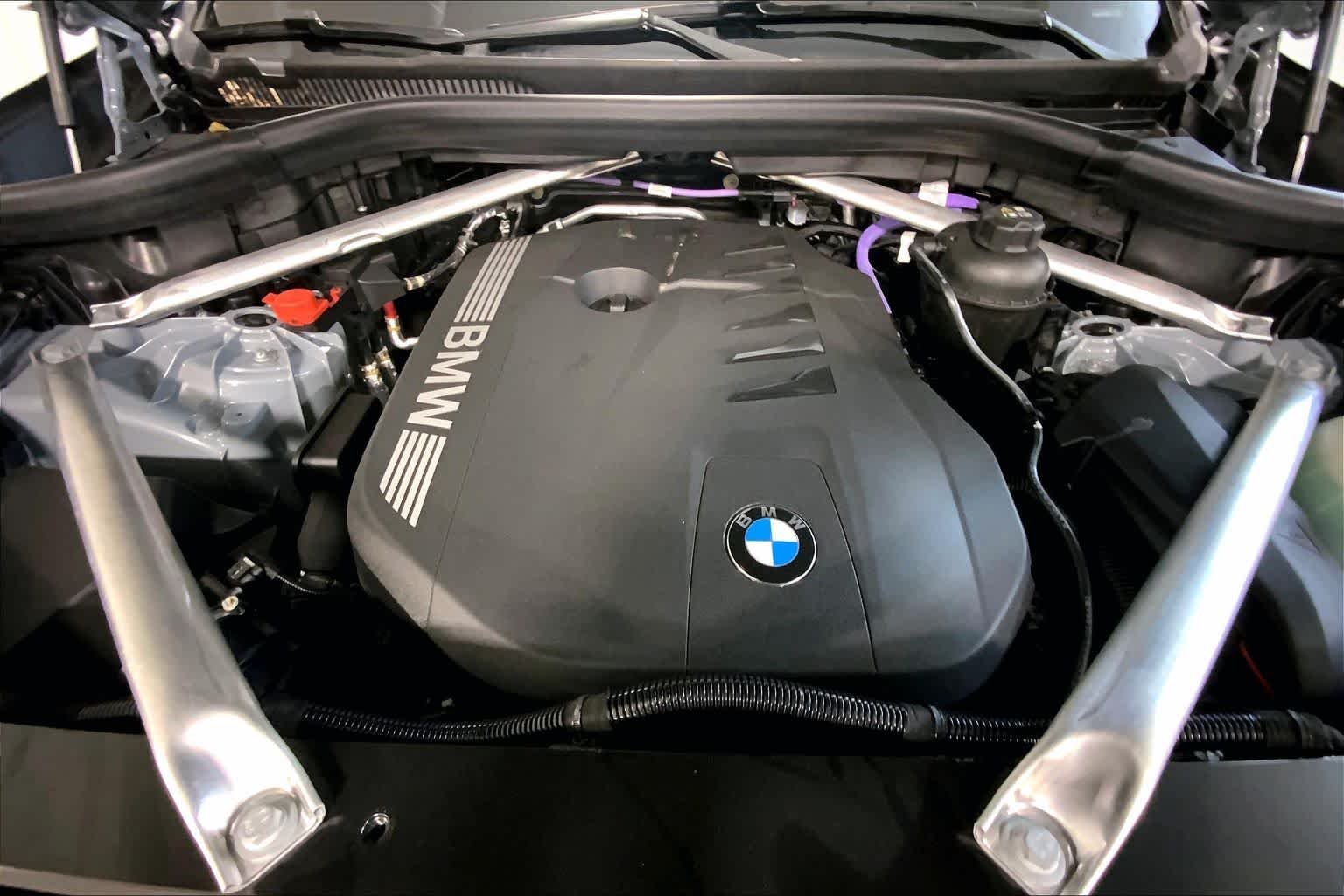 New 2026 Black Sapphire Metallic BMW xDrive40i image 9