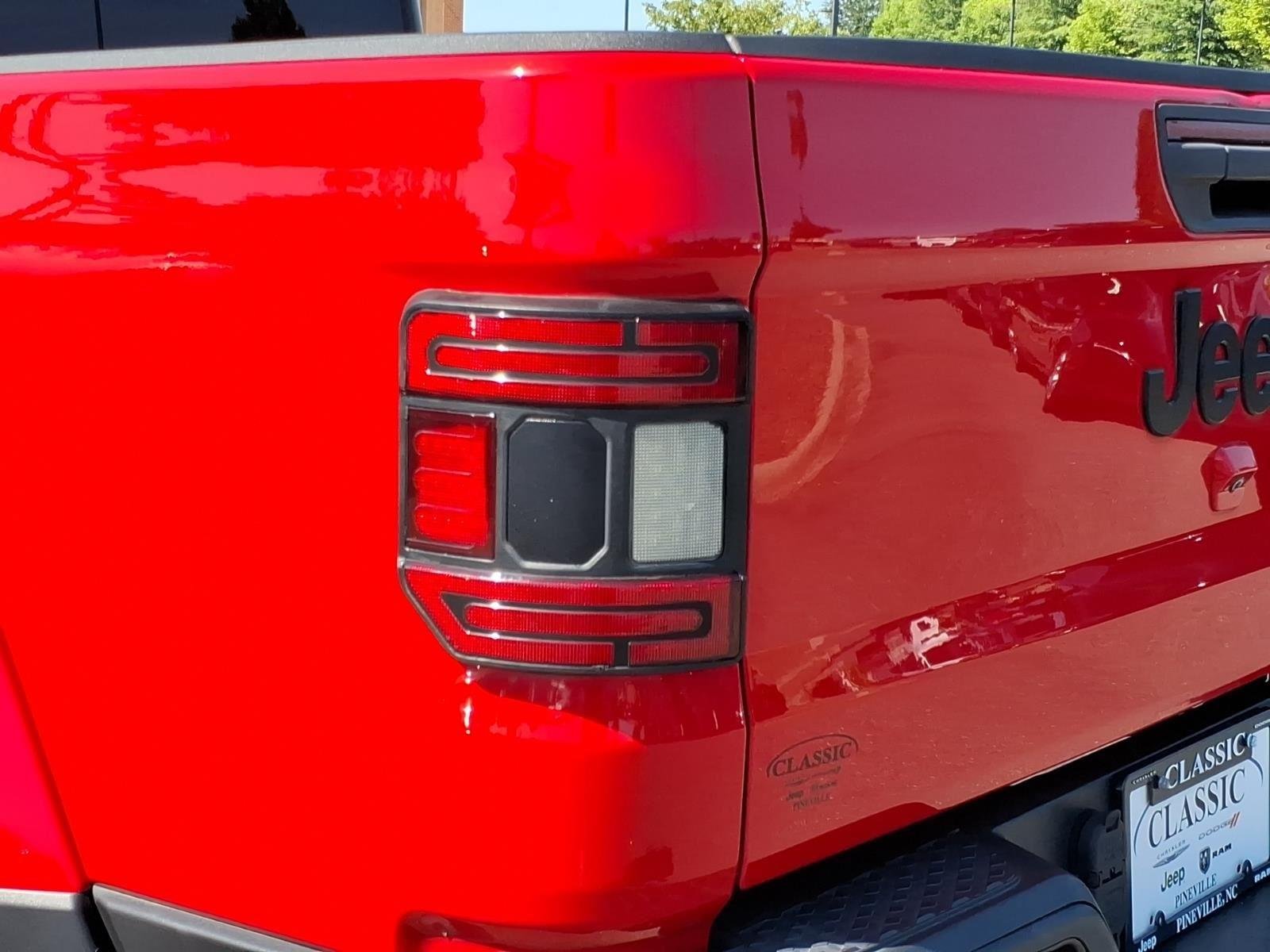 Used 2023 Firecracker Red Clearcoat Jeep Sport S image 17