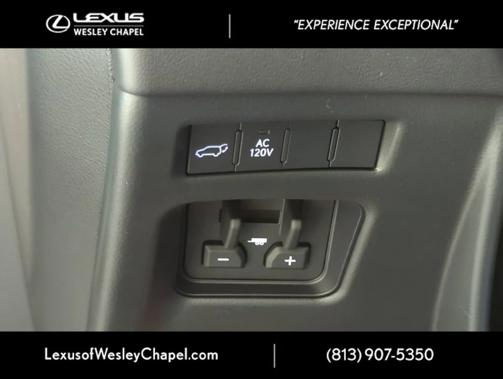 Used 2025 White Lexus 700H image 27