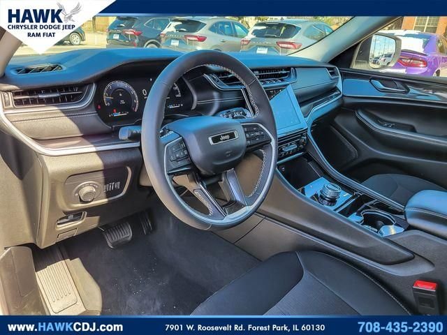 Used 2023 White Jeep Laredo image 9